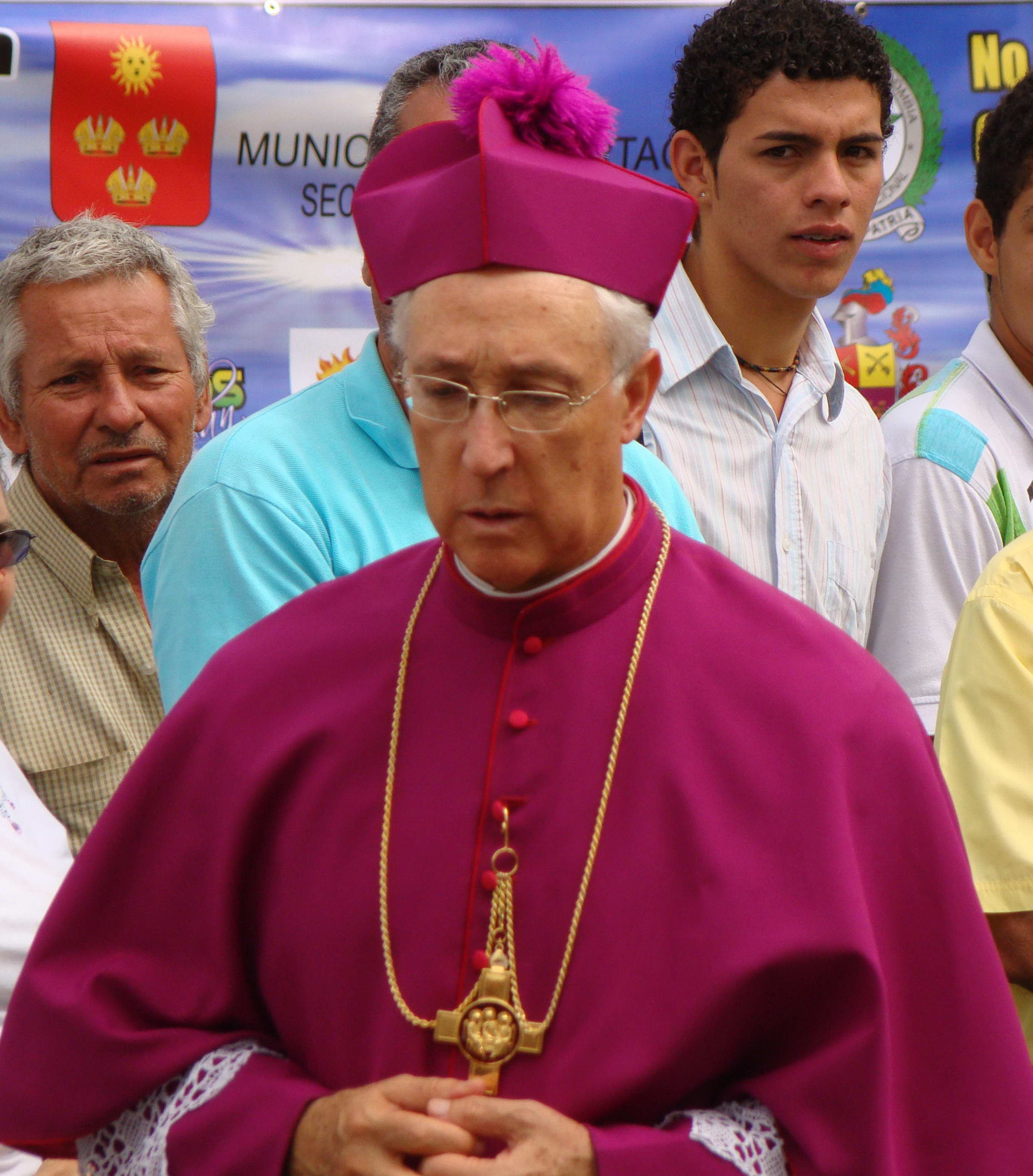 Obispo de Cartago es homenajeado por el Club Rotario